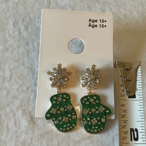 GAP: Green/Gold Tone Mitten  Earrings- Snowflakes- Christmas - Picture 12 of 13